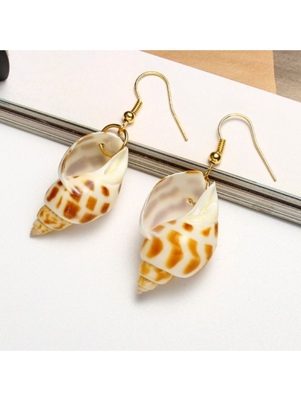 Conch shell dangle boutique handmade earrings NWT